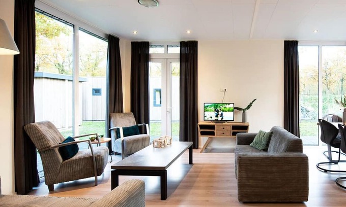 Zorgvlied Apartment | Family-Friendly Pavilion for 6 with Kitchen & Breakfast
