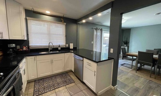 Greeley House | Updated Townhome Near UNC and NCMC - 10/10 Guest Rated