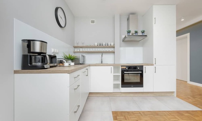 Saska Kepa Apartment | Bright and Unique Apartment with Family-Friendly Amenities