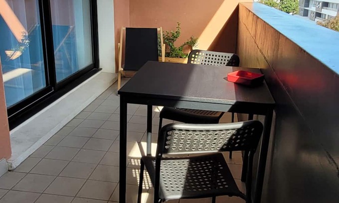 Saint-Medard-en-Jalles Apartment | Ideal City Center Apartment with Ocean View for 4 Guests