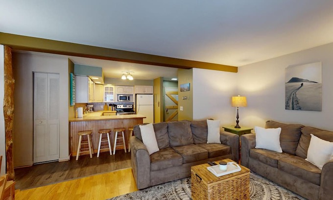 Mendon Condo | Cozy Gateway Comfort: 2 BR Rustic Condo in Mendon