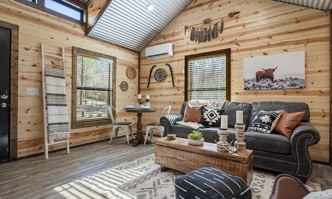 Broken Bow Cabin | Honey Creek Cabin: Hochatown- Broken Bow