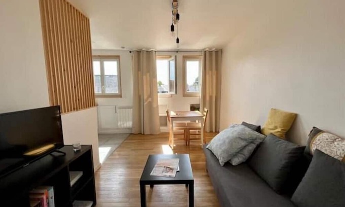 Beaugency Apartment | Discover Good Idea! with Spa, Breakfast & Family-Friendly Perks
