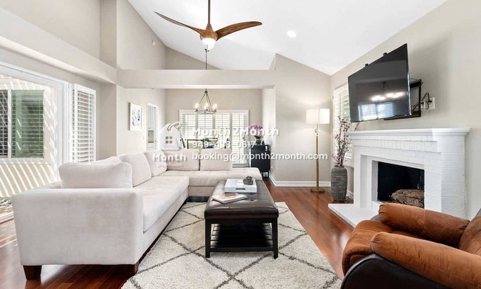 Woodbridge House | Relaxing Retreat on Cedarlake with Pool and Breakfast