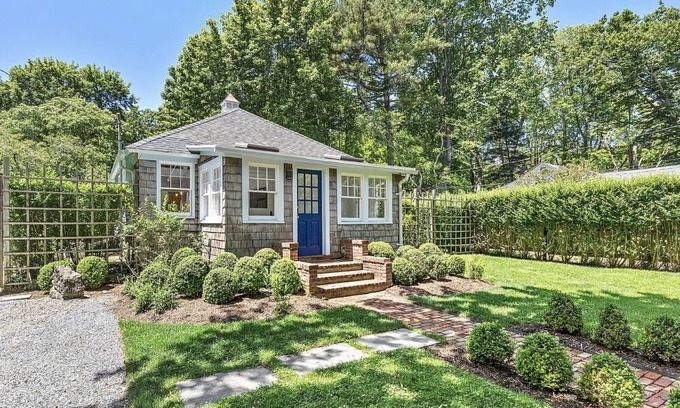 Springs Cottage | Welcoming Cottage Steps from Louse Point with Spa & Hot Tub