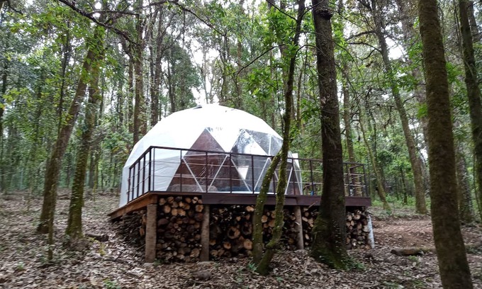 Valle de Bravo Hotel | Experience Relaxation at Glamping Don Delfis with Spa Access