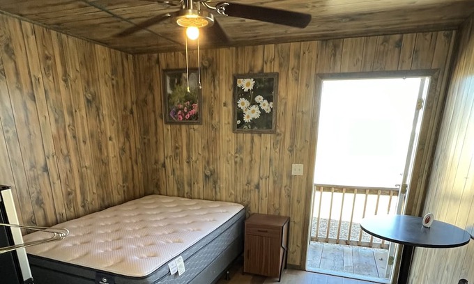 Crane Apartment | Cozy Crane TX Efficiency Rental with Family-Friendly Amenities