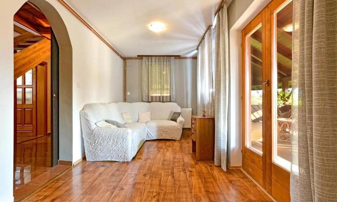 Varazdinske Toplice House | Discover Kuća za Odmor Mateja with Spa and Pet-Friendly Perks