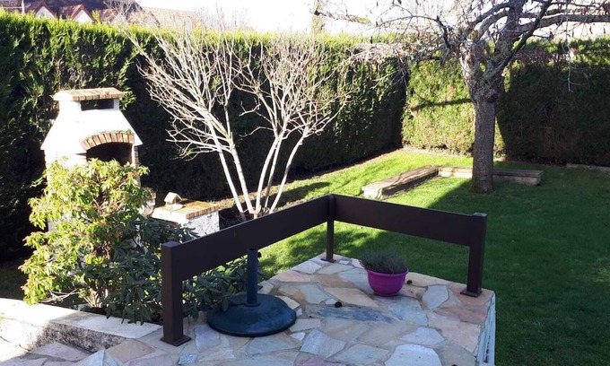 Maurepas House | Tranquil Maison au Calme with Beautiful Garden Near Versailles