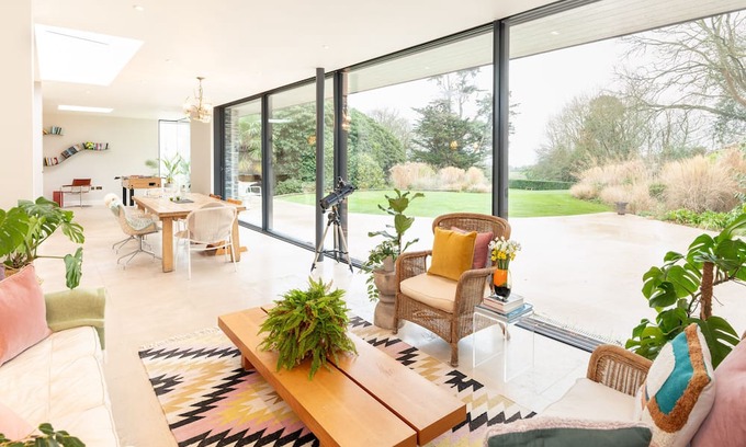 Budleigh Salterton House | Knowle House: Country Retreat with Pool & Pet-Friendly Perks