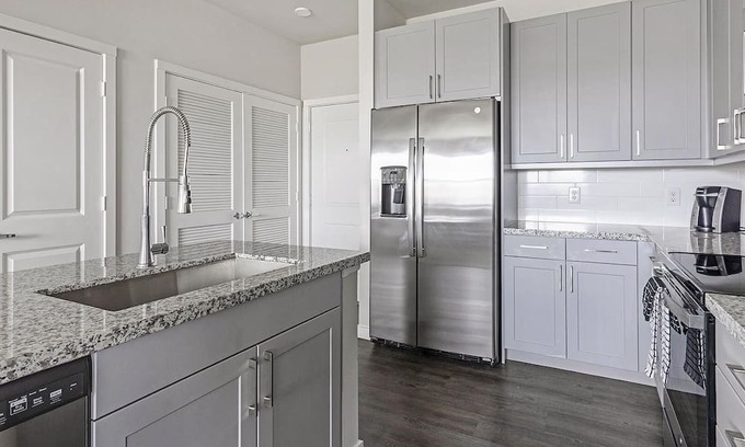 Spring Branch East Apartment | Stylish Apartment in Prime Location with Family Amenities