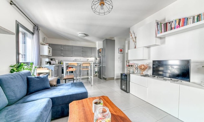 Part Dieu - Bir Hakeim Apartment | Gem Near Musée Lumière: GuestRated 10/10 with Spa & Breakfast