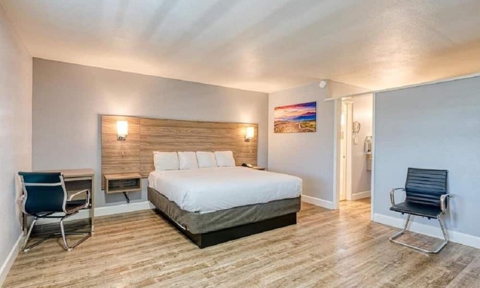 San Luis Obispo House | Delightful Non-Smoking King Bed Suite with Pool Access