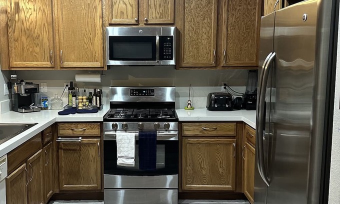 Rhodes Ranch House | Family & Pet Friendly Retreat near 215 Freeway - Rated 9/10