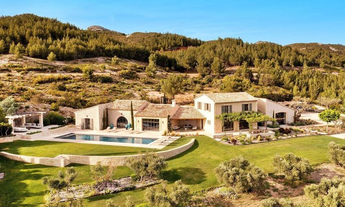 Maussane-les-Alpilles House | Discover a Serene Villa with Private Pool for 12 Guests