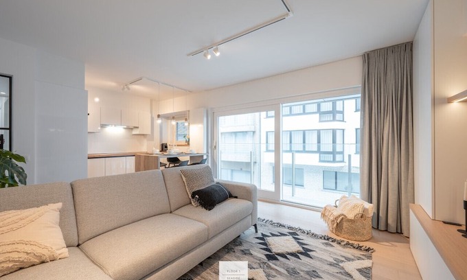 Heist Apartment | Discover Boutique Floor: A Mediterranean Hideaway