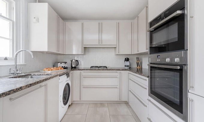 Euston Apartment | Family-Friendly 3BR Near Madame Tussauds with Spa & Breakfast