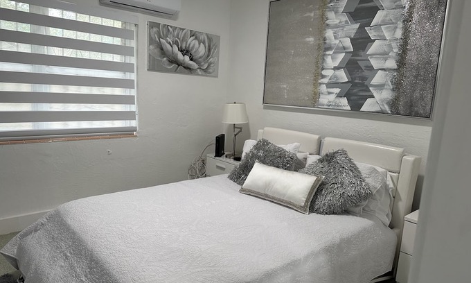 East Little Havana Villa | Oasis Retreat: Villa Clara Suite in Little Havana