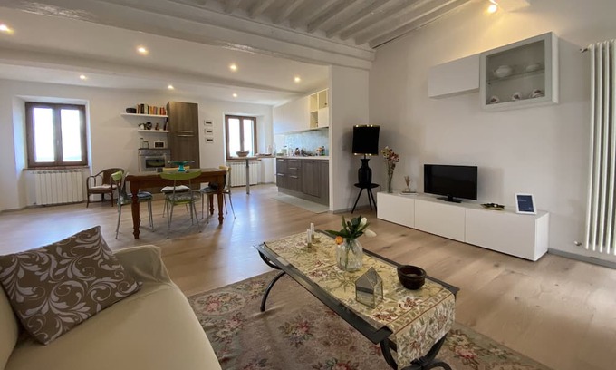 Chiusdino House | Holiday Home 'Casa Nonna Rina' with Mountain View and Wi-Fi