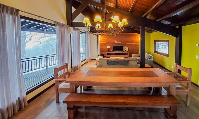 Lanin National Park House | Inviting Getaway for 7 in San Martín de los Andes