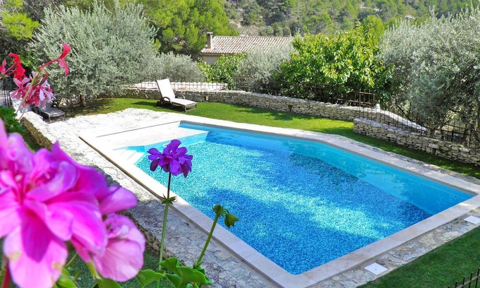Fontaine-de-Vaucluse House | Nestled in the scenic hills of Fontaine de Vaucluse, this holiday home with a private enclosed pool