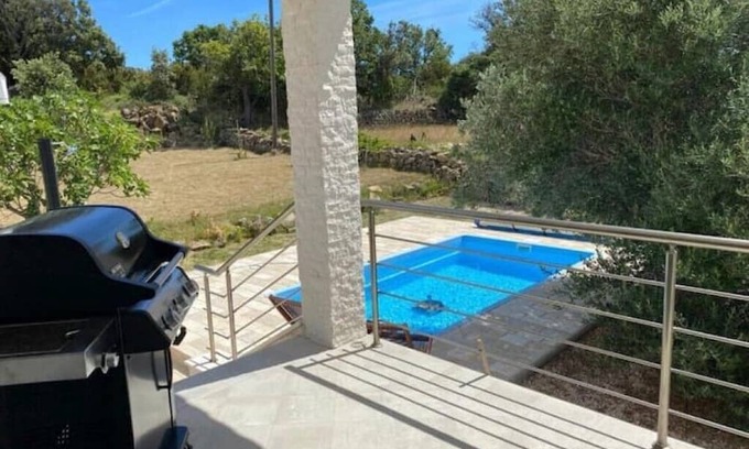 Supetarska Draga Villa | Elegant Villa "sreća" - Perfect for Family Getaways