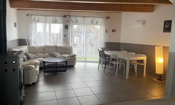 Montluel House | Maison Mitoyenne à la Campagne. 3 Chambres. Proche Sortie A46, A432 les Echets