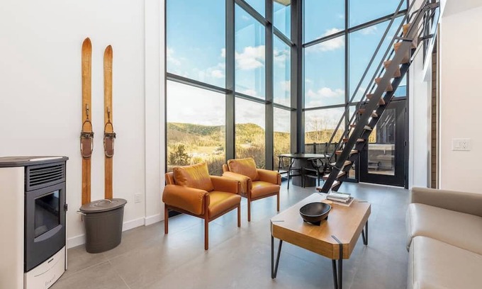Waterford Cabin | Stoke Cabin 1: Scenic Views with Spa and Hot Tub Access