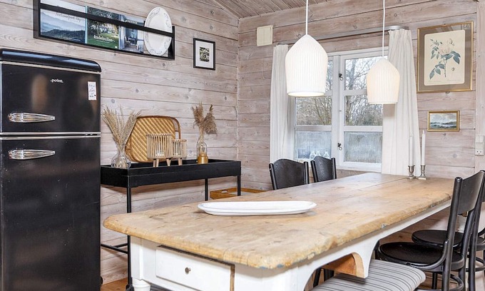 Amtoft House | Cozy Holiday Home for 5 with Oceanfront Views in Vesløs