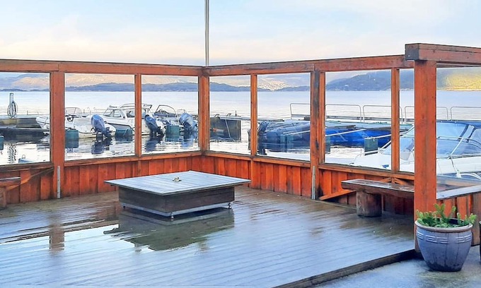 Hommersak House | Spacious 7-Person Holiday Home with Oceanfront Views