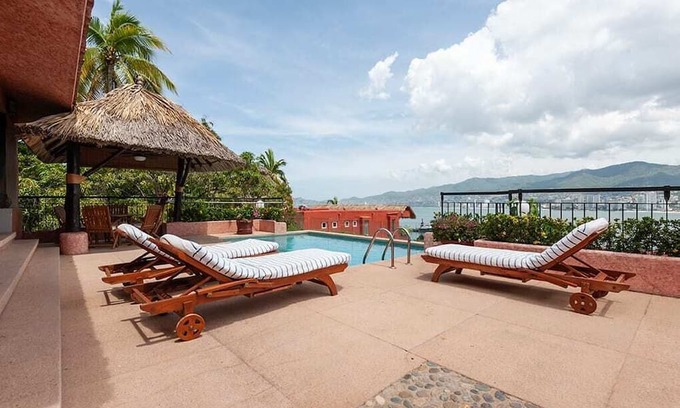 Playa Guitarron House | Relaxing Beach House Retreat with Spa & Family-Friendly Amenities