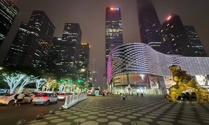 Central Business District Condo | Modern 2-Bedroom Condo in Shenzhen Futian with AC & Heating
