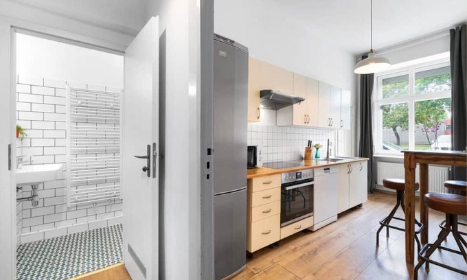 Friedrichshain Apartment | Comfortable Stay for Up to 9 Guests Near Attractions