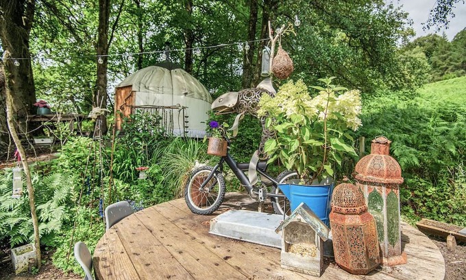 Lochearnhead Cabin | Romantic Escape at The Loveshack with Spa and Lake Views
