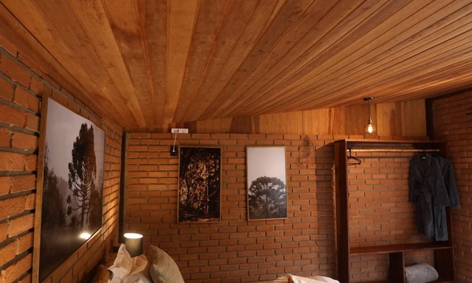 Maromba House | Relaxing Getaway in Itatiaia with Hot Tub | Chalé Tijolinho