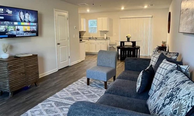 Macon House | Beautiful Macon Home! Convenience & Comfort!
