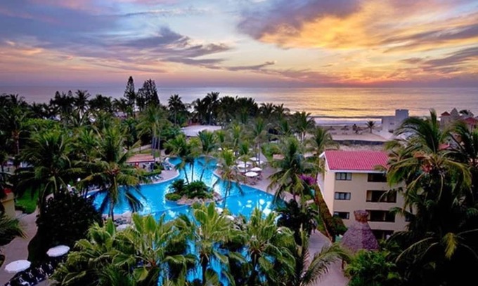 Costa Azul Resort | Inviting 1-Bedroom Suite with Kitchen and Balcony Retreat