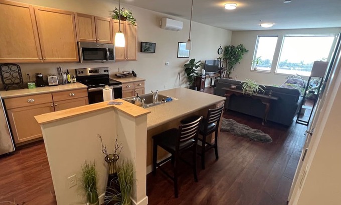 South Burlington Apartment | Scenic 1-BR Apartment with Deck Overlooking Lake Champlain