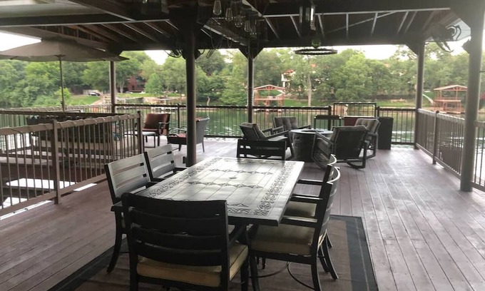 Apache Shores Boat Rental | Relaxing Lake Austin Getaway with Private Dock & Surf Boat