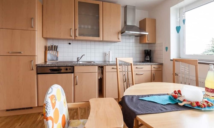 Hagnau Apartment | Cozy Fewo 208: Ideal for Families with Kitchen & Breakfast