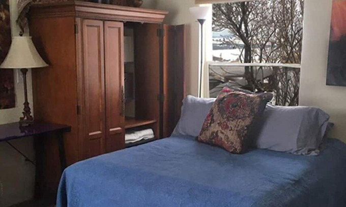 Big Arm House | Inviting Green Elephant Room at Flathead Lake for Families