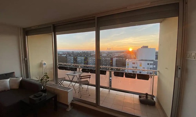 Saint-Louis Apartment | Serene Suite for Sunset Lovers with Spa & Hot Tub