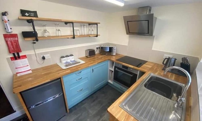 Beccles House | Modern Cottage Retreat in Historic Market Town, Pet Friendly