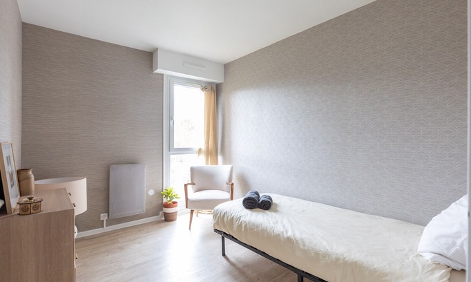 Noisiel Apartment | Spacious Apartment Near Disneyland with Free WiFi & Kitchen