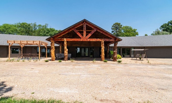Blue Eye House | Enjoy the best escape for your 30 day min stay!
