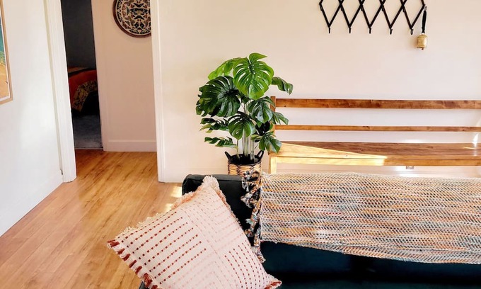 Fallon Cottage | The Azure Cozy Cottage Retreat