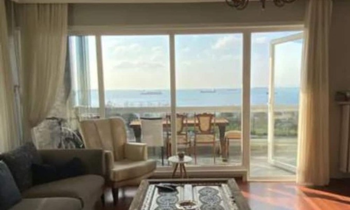 Kartal Apartment | Apartment with a Scenic View of Islands for Family Fun