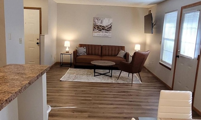Bloomington Apartment | Comfortable 3 Bedroom Retreat in Bloomington for Families