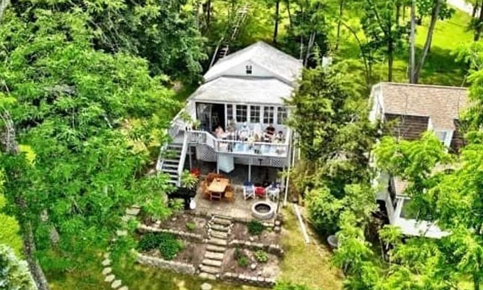 Town of Richmond Cottage | Tranquil Lakefront Cottage Retreat – Guest Rated 10/10