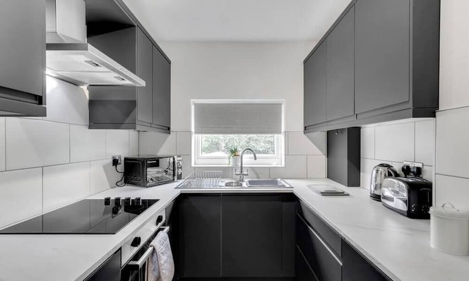 Thorpe St Andrew Apartment | Stylish 1bed apartment w/parking